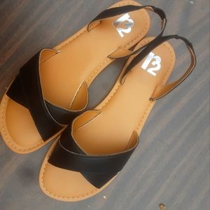 🍀3/15 🆕️ R2 black Sandals